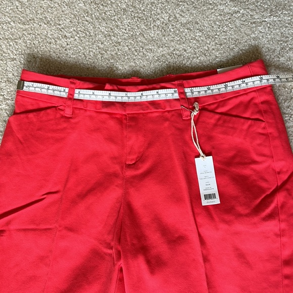 NWT Dockers Ideal Bermuda Woman’s Shorts Size 6 - Picture 10 of 15